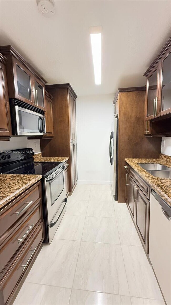 Building Photo - 7121 Miami Lakes Dr