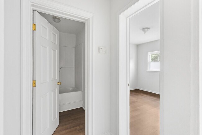 Building Photo - 422 Longwood Ave