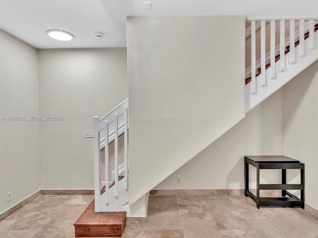 Building Photo - 3853 Tree Top Dr