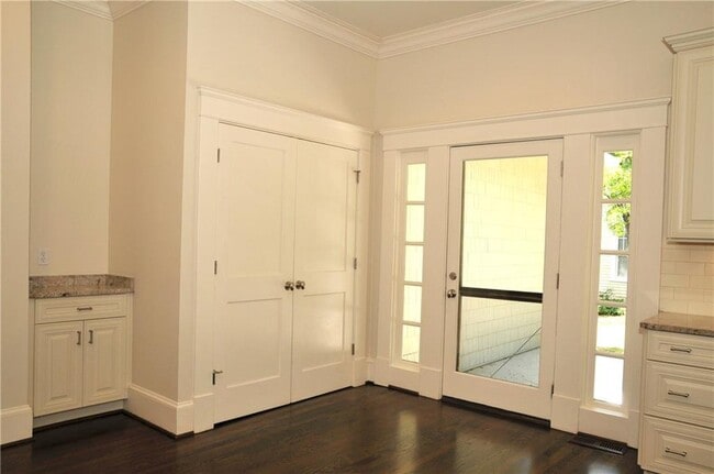 Building Photo - 950 Rupley Dr NE