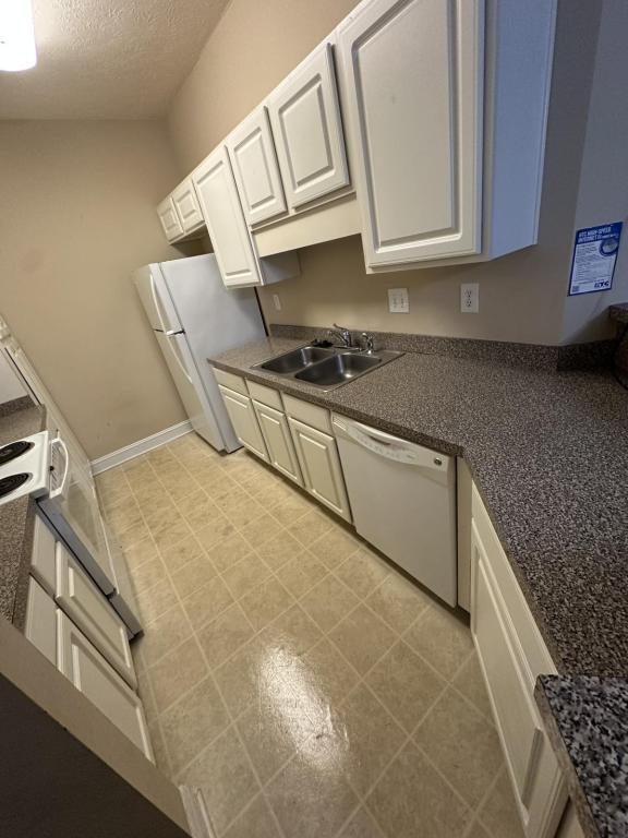 Building Photo - 120 Fountain Pointe Ln