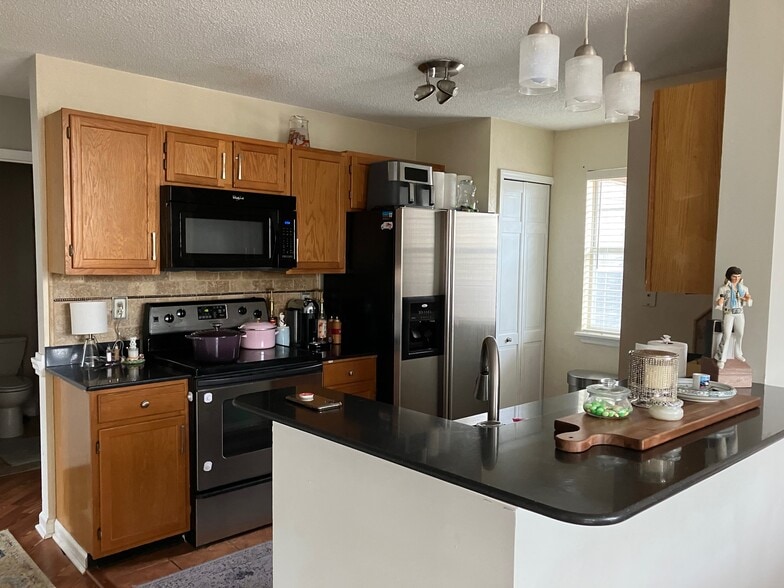 Kitchen with Granite countertops - 709 Cypress Pointe St