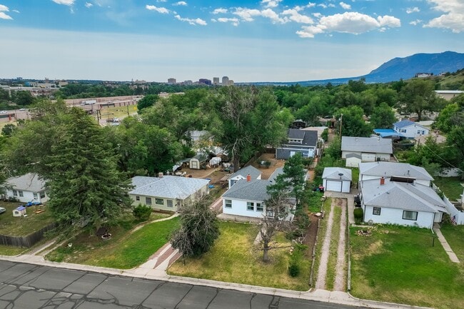 Building Photo - 515 W San Miguel St