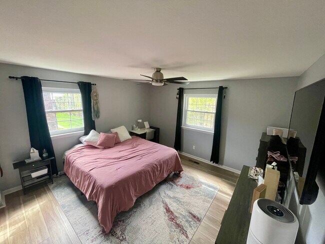 Building Photo - 7010 Carriage Hill Dr