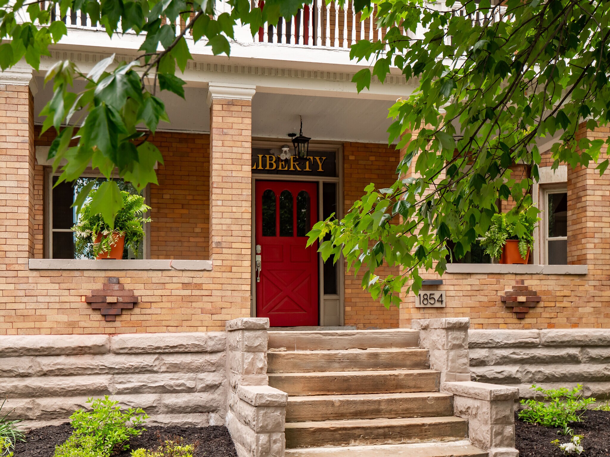 Building Photo - 1854 W 48th St