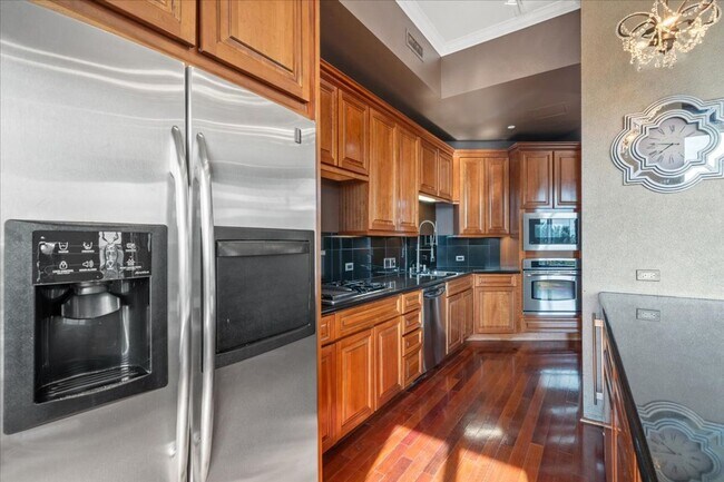 Building Photo - 360 E Desert Inn Rd