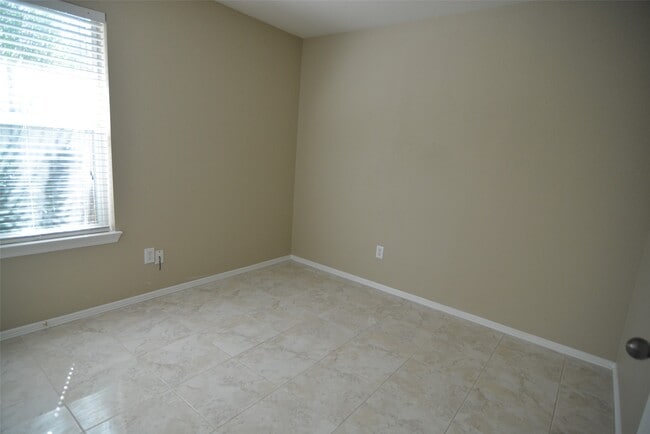 Building Photo - 16215 Willowford Ct