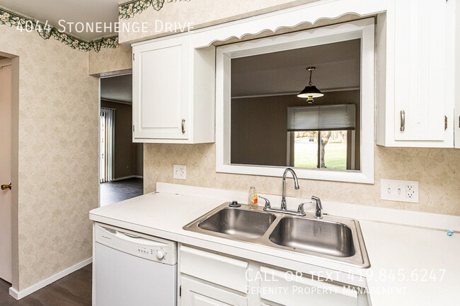 Building Photo - 4044 Stonehenge Dr