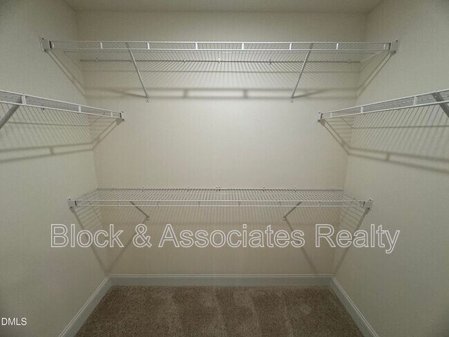 Building Photo - 37 Bluebell St