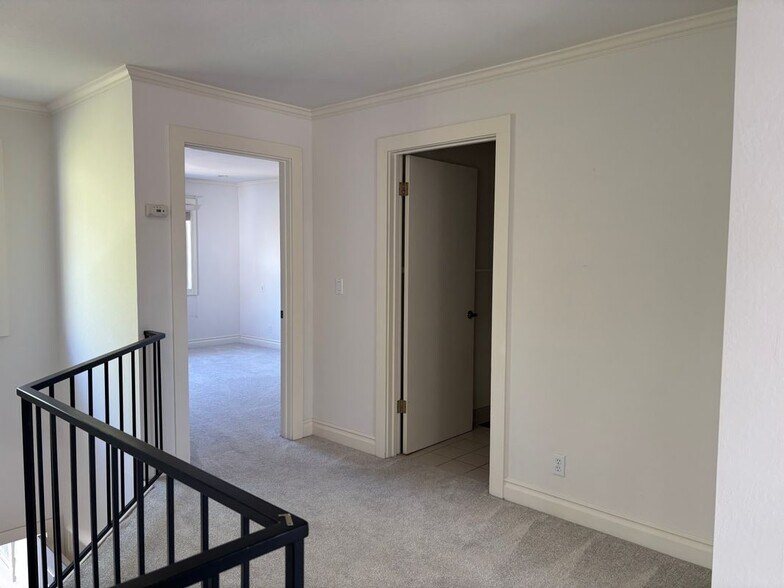 Building Photo - 444 Racquet Landing