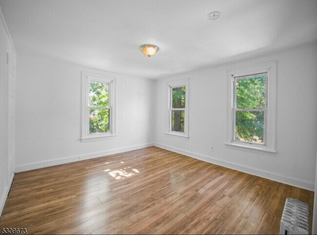 Building Photo - 332 Amherst St