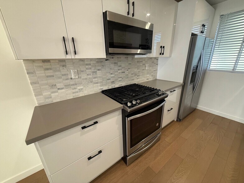 Building Photo - 850 2nd St