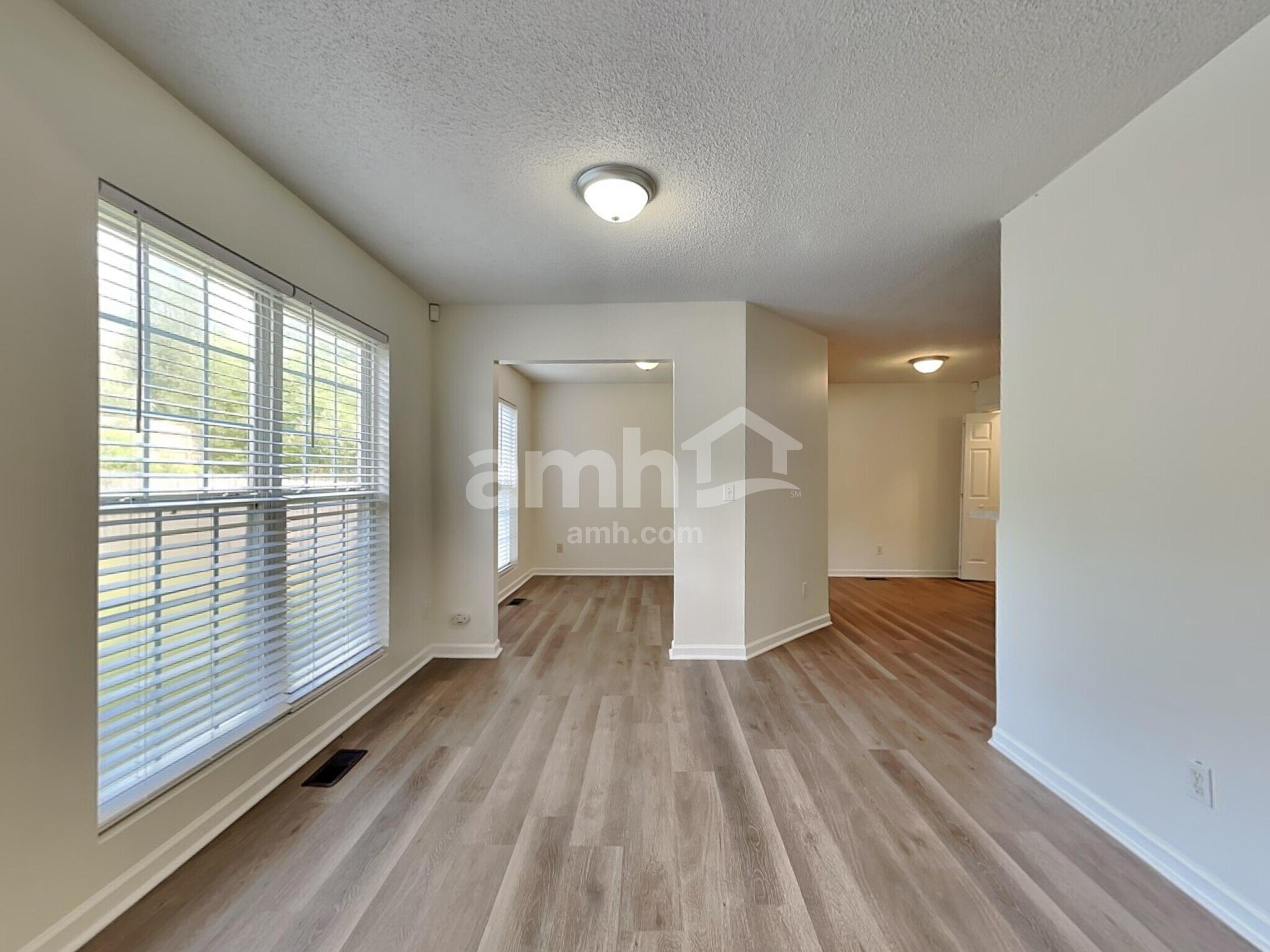 Building Photo - 604 Lake Lennox Dr