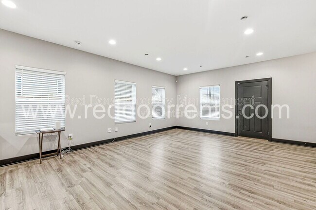 Building Photo - 416 Eastern Ave