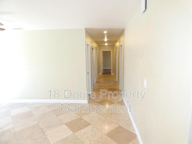 Building Photo - 5155 Tipton St