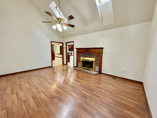 Building Photo - Spacious 6-Bedroom Gem In Fayetteville!