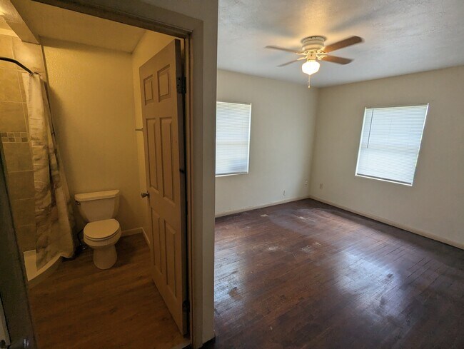 Building Photo - 637