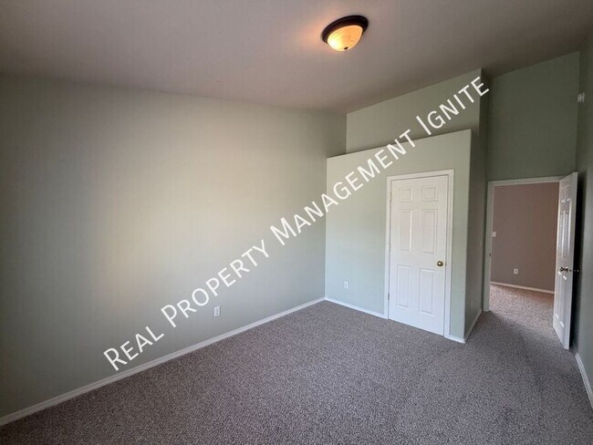 Building Photo - 309 NW Antler Loop