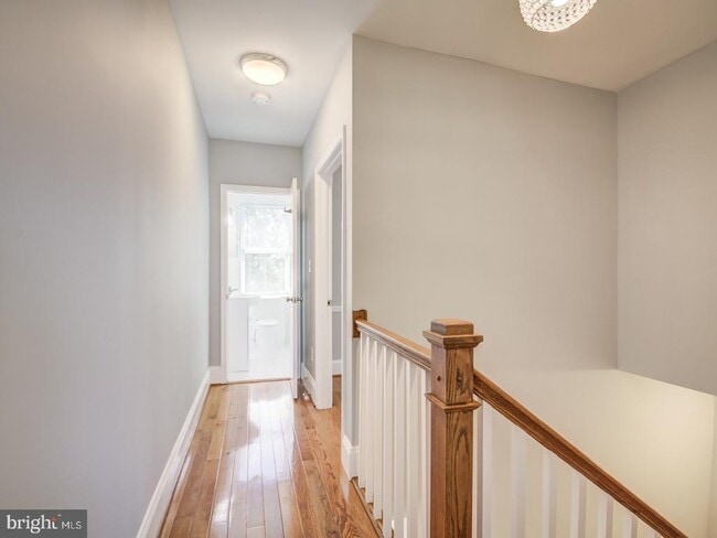 Building Photo - 424 Elm St NW