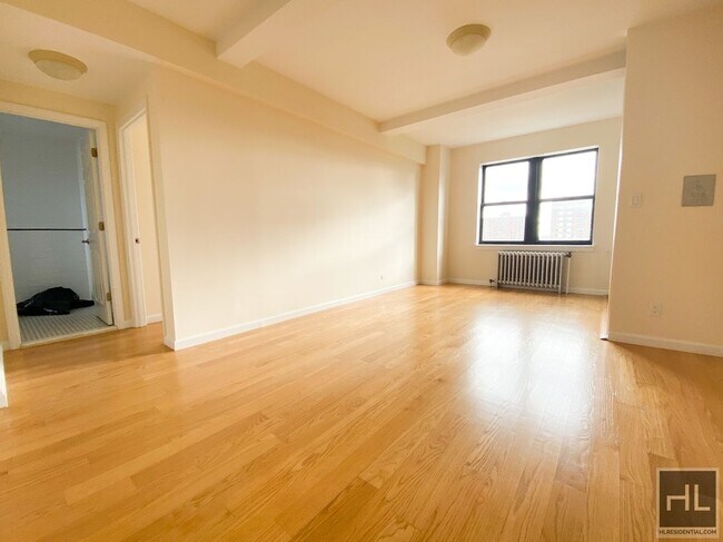 Building Photo - 850 Amsterdam Ave