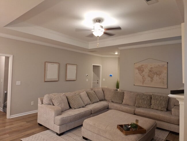 Building Photo - Outstanding Three Bedroom Home in the Ashcroft Community!