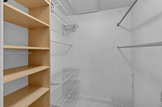 Building Photo - 2141 W 53rd St