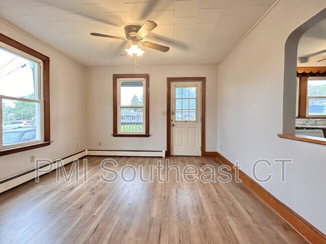 Building Photo - 91 Willowbrook St