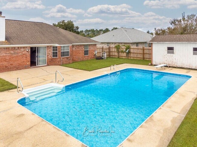 Building Photo - 2100 Blue Wind Dr