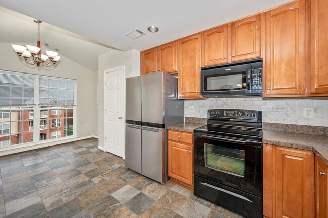 Building Photo - Elevator Condo in Frederick Pent House Level