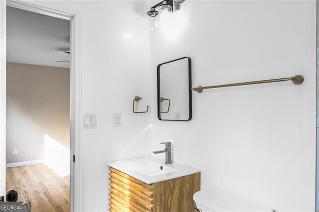 Building Photo - 2900 Eleanor Terrace NW