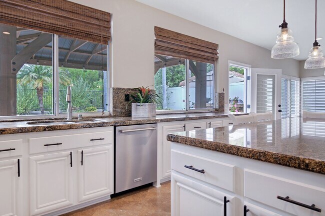 Building Photo - Forester Ranch Oasis!