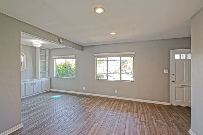 Building Photo - REMODELED, BRIGHT & AIRY 3BR2BA HOME W/ DETACHED GARAGE, CHARMING FRONT PORCH/YARD & HUGE REAR YA...