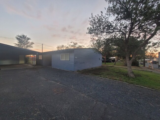 Primary Photo - Comfortable 3 bedroom with carport in Mose...