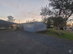 Building Photo - Comfortable 3 bedroom with carport in Mose...