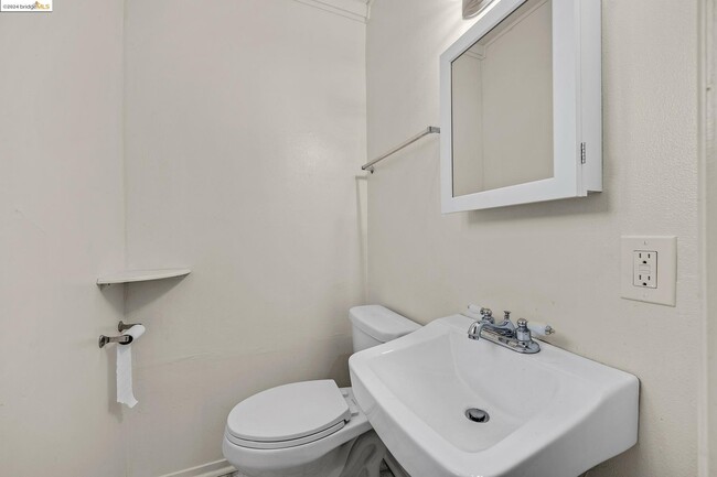 Building Photo - 2559 Rebecca Dr
