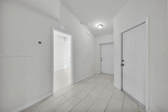 Building Photo - 614 SW 3rd Ct