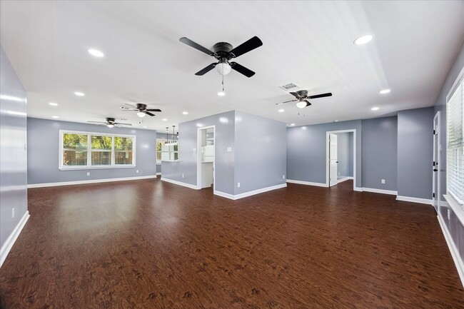 Building Photo - 8519 Hatton St