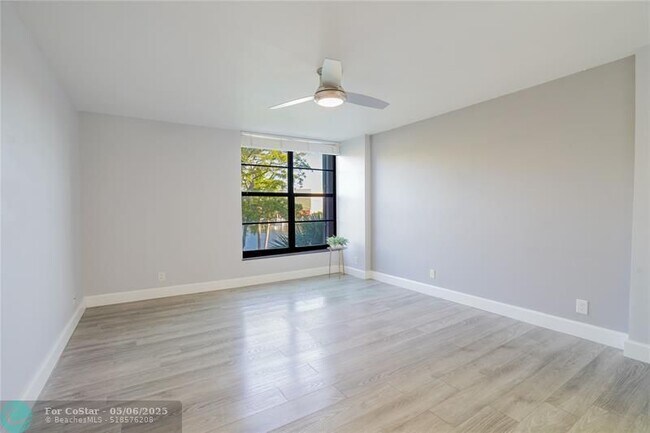 Building Photo - 7 Royal Palm Way
