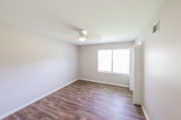 Building Photo - 2042 Idlewood Dr