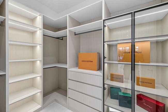 Building Photo - 2757 NE 34th St