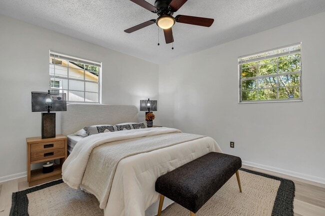 Building Photo - 3421 Sunnyside Dr