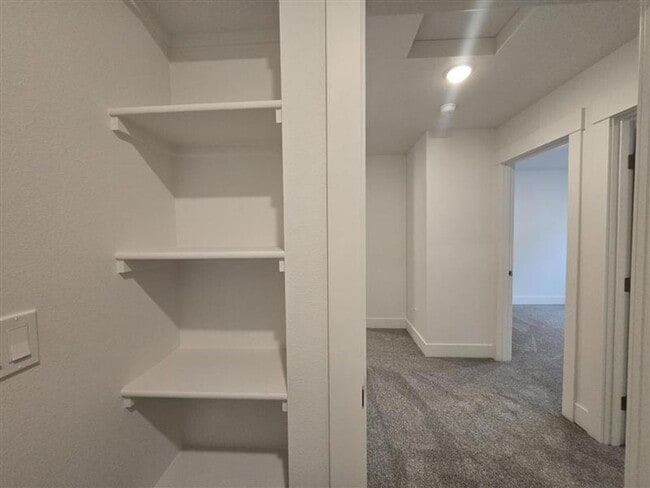 Building Photo - 1 MONTH FREE WHEN YOU SIGN A 15 MONTH LEASE! BRAND NEW TOWNHOME IN THE DESIRABLE SOUTHRIDGE AREA!