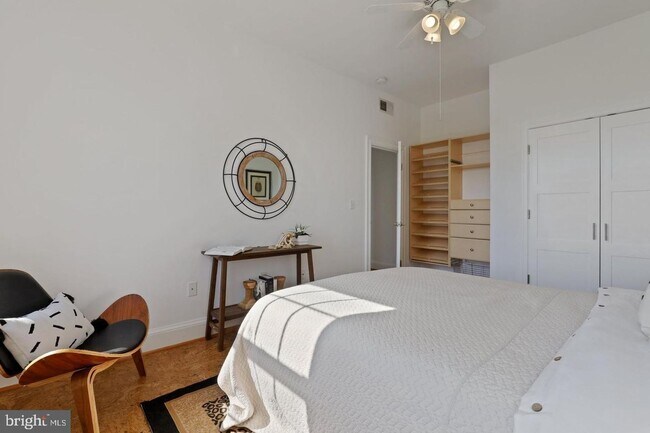 Building Photo - Beautiful One BR in Columbia Heights/Adams Morgan