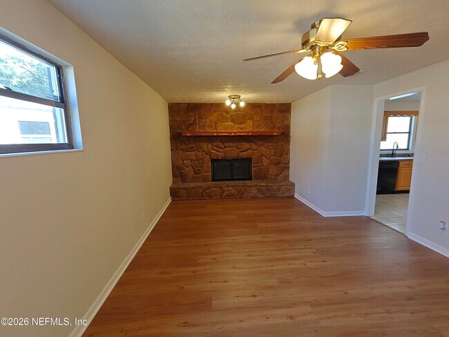 Building Photo - 588 Madeira Dr