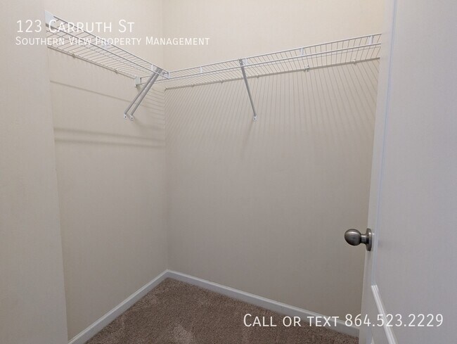 Building Photo - 123 Carruth St