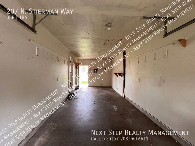 Building Photo - 207 N Stierman Way