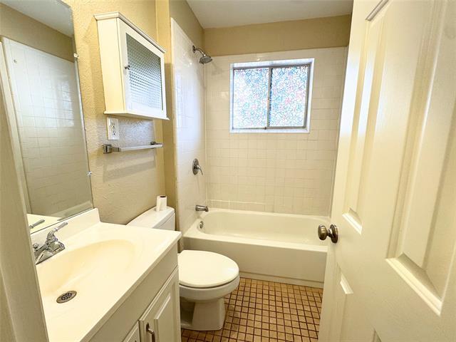 Building Photo - 906 Warren Way