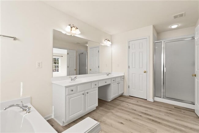 Building Photo - 915 Wendlebury Ct