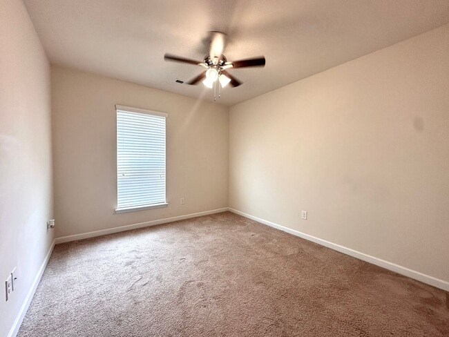 Building Photo - **MOVE IN SPECIAL!**Beautiful 3BR/2.5BA Home in Charlotte!