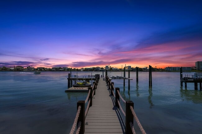 Building Photo - 819 Bay Esplanade